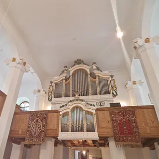 Orgel im Raum