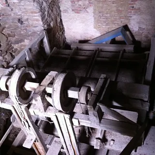 Die originale Balganlage im Turm hinter der Orgel (nicht angekoppelt)