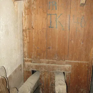 Fusstritte der Balganlage im Turmzimmer. Nicht angekoppelt; nicht restauriert