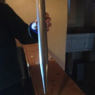 höchstwahrscheinlich ein Becher der Vox humana 8' (Inschrift Ds) der momentan statt dem Holzbecher des höchsten Ton der Trompete in der Orgel steht.